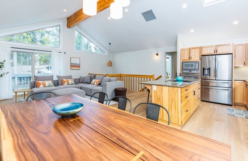 Deer Park House | Just Renovated, Hot Tub, Ping Pong, SHARC Passes, Near Fort Rock-DUTC21