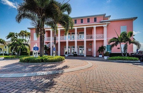 Coquina Key Apartment | Just Renovated! Stunning Waterfront Views 2BR Hideaway at Coquina Key, St Pete!