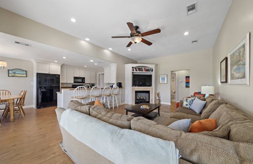 Galveston House | "Just Right" in Pirates Beach West - Family Friendly! Updated! Pet Friendly!
