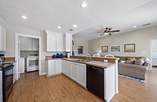 Galveston House | "Just Right" in Pirates Beach West - Family Friendly! Updated! Pet Friendly!