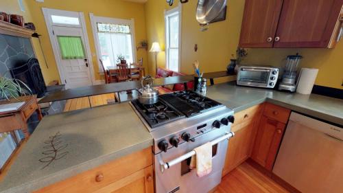 Bozeman House | Just Two Blocks From Downtown Bozeman, The Dahlia House Is A Tucked Away Retreat