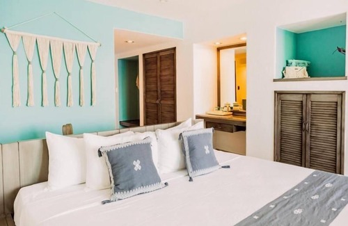 Zona Hotelera Norte House | Just What You Were Looking For! Free Parking, Beach Access, Onsite Pool