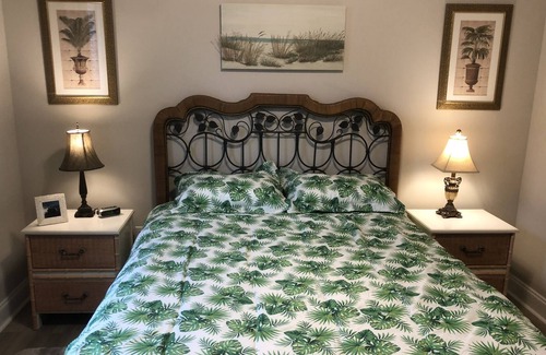 Foley House | Just what you're looking for! Near OWA/ sportsplex/beach. Book now and enjoy!