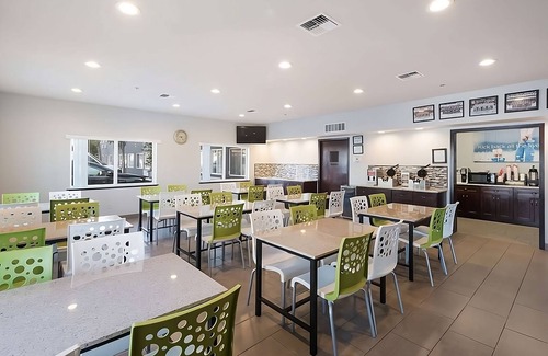 Tri-Cities House | Just What You Were Looking For! Amazing unit awaits! Enjoy Free Breakfast!