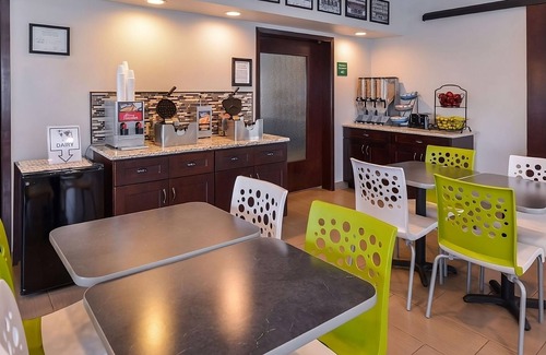 Tri-Cities House | Just What You Were Looking For! Accessible Unit. Free Parking and Pet-friendly!