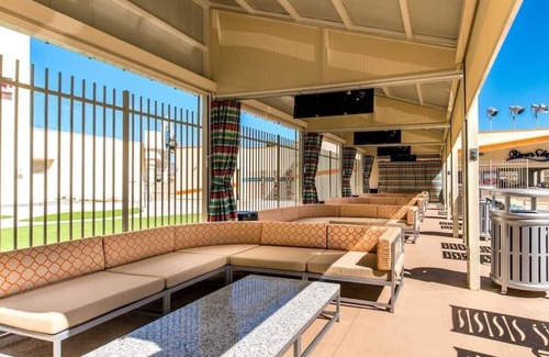 Laughlin House | Just What You Were Looking For! 3 Modern Units, Casino, Restaurant, Game Rooms!