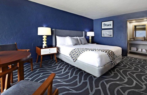 Monterey House | Just What You Were Looking For! FREE Parking, Pets Allowed, Pool, Onsite Dining