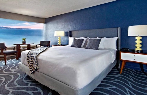 Monterey House | Just What You Were Looking For! FREE Parking, Pets Allowed, Pool, Onsite Dining