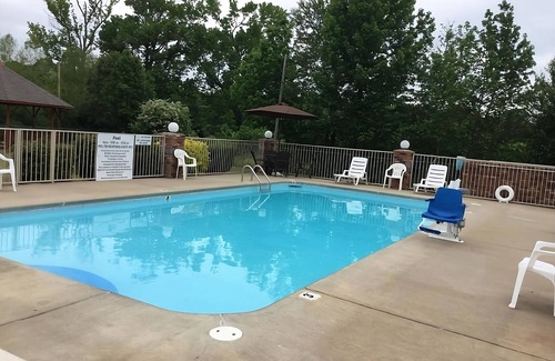 Cabot House | Just What You Were Looking For! 2 Serene Units, Free Parking & Breakfast, Pool