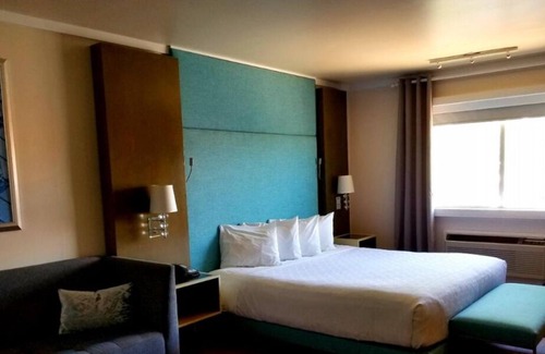 Castle Rock House | Just What You Were Looking For! Onsite Dining, Near Castle Rock Outlet Mall