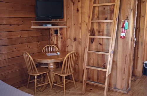 Weatherford Cabin | Just What You Were Looking For! Full Kitchen, Outdoor Pool, Free Parking