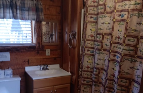Weatherford Cabin | Just What You Were Looking For! Full Kitchen, Outdoor Pool, Free Parking