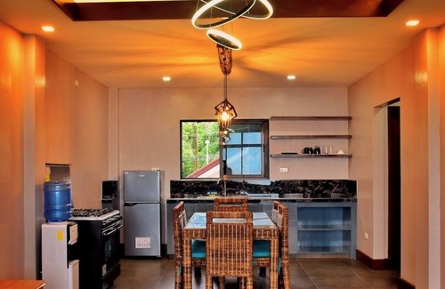 Siquijor Villa | Juvy's Beach House - Entire top floor of exclusive villa just by the beach