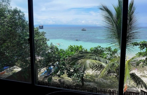 Siquijor Villa | Juvy's Beach House - Entire top floor of exclusive villa just by the beach