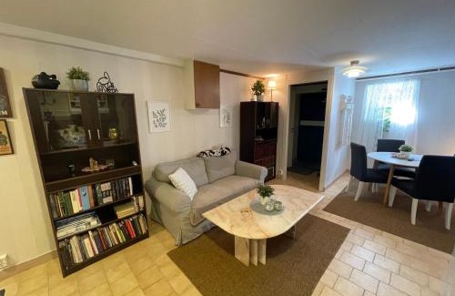 Gusum Apartment | Källarlägenhet Centrumvägen Gusum