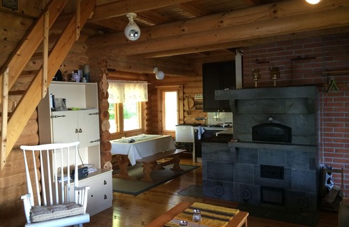 Vierema Cabin | Kömmäkköniemi – Your Spacious Log Cottage in Central Finland with Hot Tub