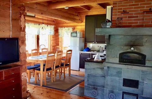 Vierema Cabin | Kömmäkköniemi – Your Spacious Log Cottage in Central Finland with Hot Tub