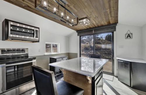 Center Point House | K Loma Vista with Hill Country Views