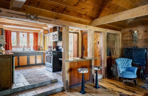 Wrightwood Apartment | K- MR · Hot Tub, Fireplace, Wifi, Moonlight Retreat