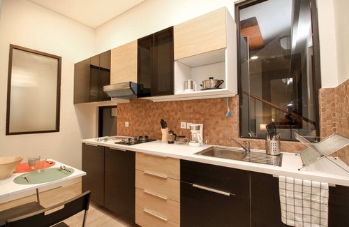 Grogol Utara Bed & Breakfast | K-Pop Studio (CoHaus)