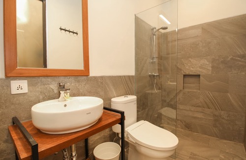 Grogol Utara Bed & Breakfast | K-Pop Studio (CoHaus)