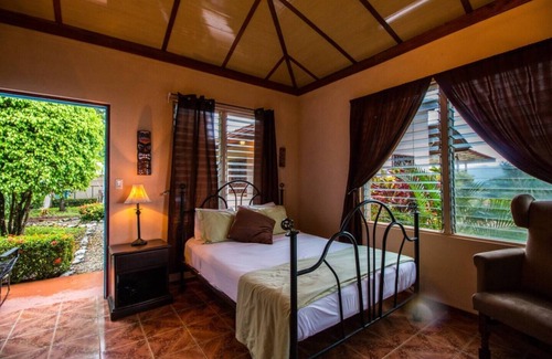 Nosara Hotel | K-Rae's Irish Pub and Inn - Theresita