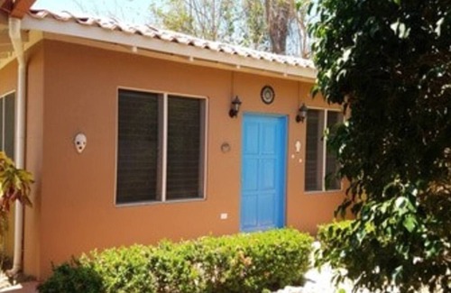 Nosara Hotel | K-Rae's Irish Pub and Inn - Theresita