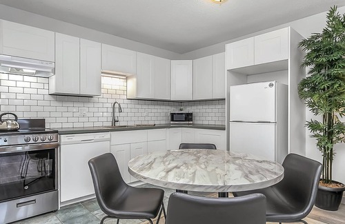 Collingwood Condo | K's Cozy Condo -Mins. to Beach, Trails, Shops, Ski
