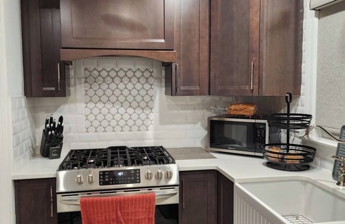 Grant City Apartment | K's Cozy Crib