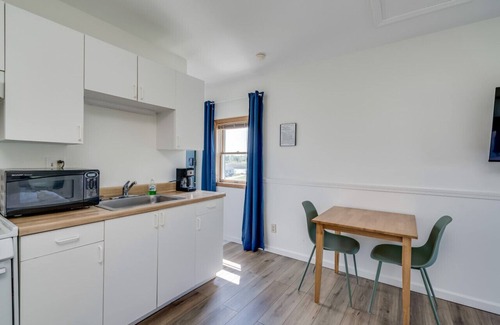 Clayton Apartment | K's Motel with Stunning St. Lawrence River Views - Room 9