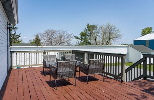 Clayton Apartment | K's Motel with Stunning St. Lawrence River Views - Room 9