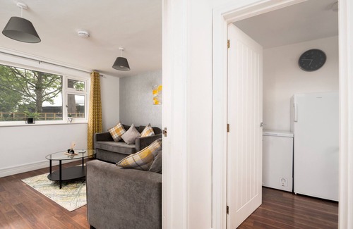 Hinckley Apartment | K Suites - Cosy 2 bed Flat w/free Wi-Fi