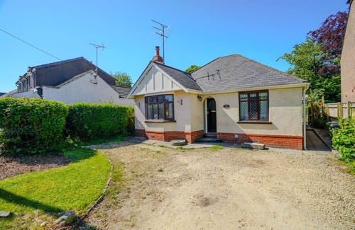 Swindon House | K Suites - Cozy Rural 3 bed House w/free parking