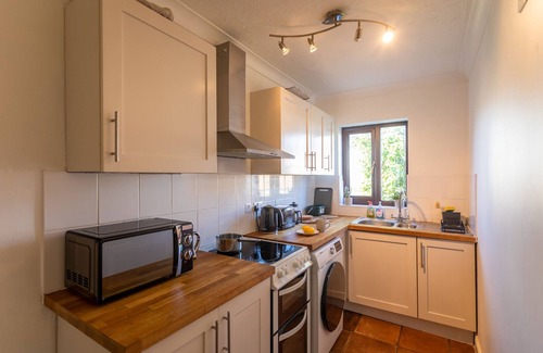 Colchester House | K Suites - Lovely 2-bed House w/free parking