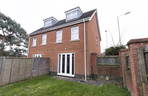 Norwich House | K Suites - Lovely 3 bed House w/free parking