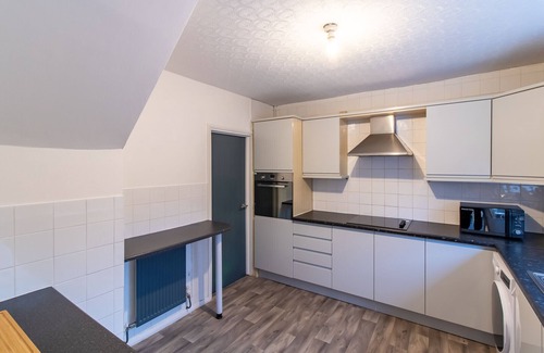 Crawcrook House | K Suites - Lovely 3 bed House w/free parking