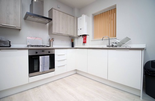 Bridgwater Apartment | K Suites - Modern 2 BR Apt with FREE Parking in Bridgwater