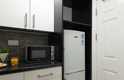 Stirchley Apartment | K Suites - Modern Central 2 bed Flat w/Free WIFI