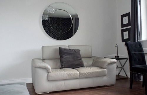 Hinckley Apartment | K Suites - Stunning 2 bed Flat w/free parking