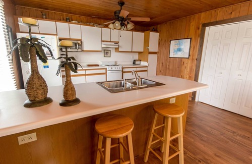 Sea Retreat House | K1700 Atlantic Vu. Community Pool, Ocean View, Pets Ok, WiFi, Close to Beach!