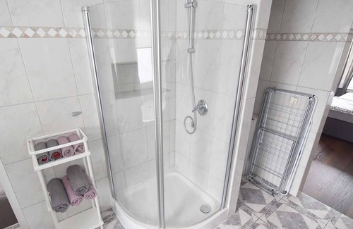 Altstadt-Nord Apartment | K68 penthouse apartment on Friesenplatz in the heart of Cologne with wrap-around terrace