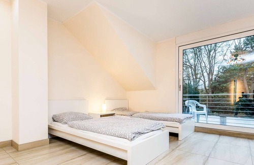 Rath-Heumar Apartment | K83 Apartment for 8 people with terrace and free WiFi in Cologne Rath