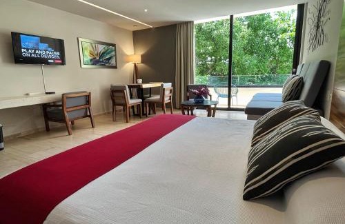 Centro Apartment | KAAB South Beach - Beautiful Big Studio - Rooftop pool ocean view