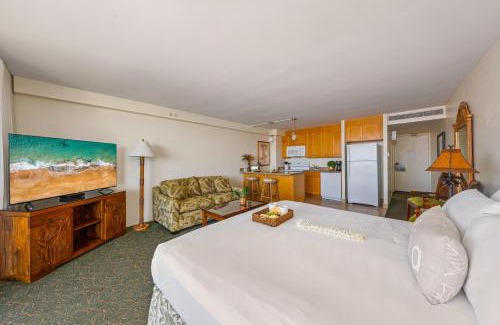 Downtown Lahaina Apartment | Kaanapali Shores 940 · KS 940 Top Floor Studio w Ocean Views AC