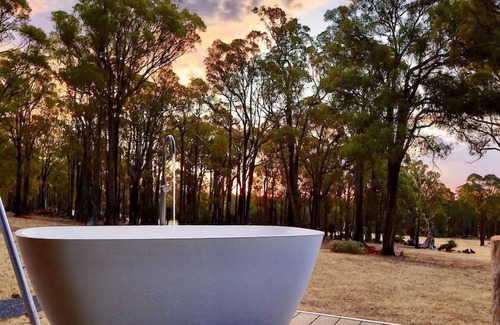 Kangaroo Gully Ski Chalet | Kaarta - Where Sunsets Ignite the Soul. Named for its hilltop majesty (Noongar for "scarp"), unveils a panorama that steals your breath.