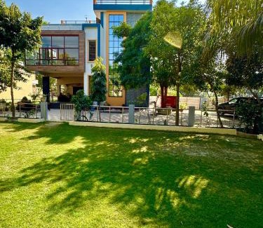 Varanasi House | Kaashi Flora (Modern Suite)