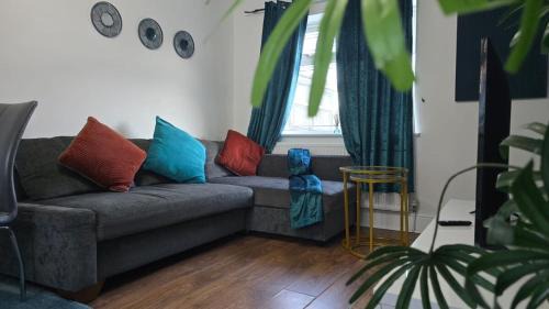Frecheville Apartment | Kabaka - Comfy Birley 3 Bedroom Home