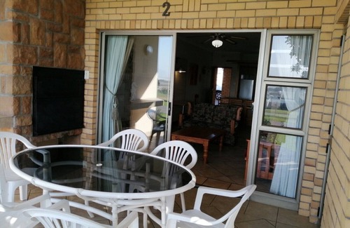 Kleinmond Apartment | KABELJOU 1 : 2 bedr/2 bathr, BBQ. Panoramic view. Near beach + shopping center.
