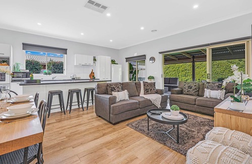 Moama House | Kabinga Kottage - Echuca Holiday Homes