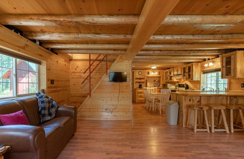 Island Park Cabin | KABINO: FirePit Big Driveway SmartTV Grill WiFi